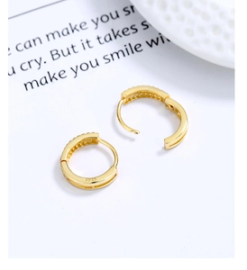 Detail of S925 sterling silver hollow hoop earrings showing the open and closed latch design