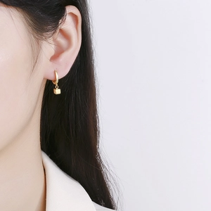 Minimalist 925 silver square drop earrings with 18K gold finish on female model