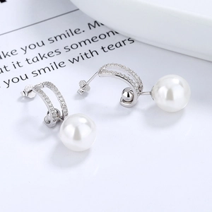 Élégantes boucles d'oreilles perles en argent S925 avec zircons incrustés de style épuré