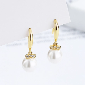 Élégantes boucles d'oreilles longues en perles argent 925 avec placage or et zircons