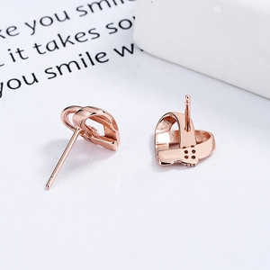 Boucles d'oreilles cœur en argent 925 finition or rose avec design ajouré élégant