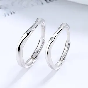 Macro di anelli Mobius in argento S925 con fascia regolabile e piccolo zircone incastonato