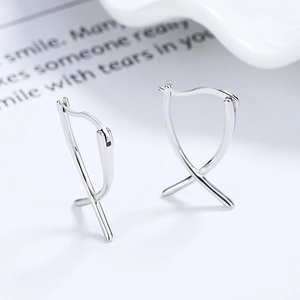 Minimalistische S925 Sterling Silber geometrische Kreuz-Ohrringe mit poliertem Finish