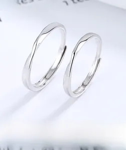 Macro degli anelli Mobius in argento sterling S925 con fascia aperta regolabile