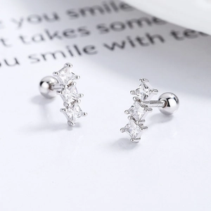 Boucles d oreilles en argent 925 avec trois zircons carrés et fermoir à vis chic
