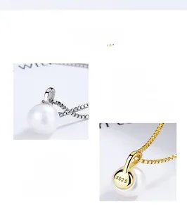 Détail macro du collier en perles d'argent S925 avec finitions dorées et argentées