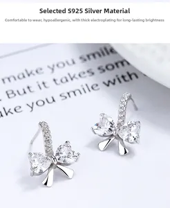 Détail de boucles d'oreilles nœud en argent S925 avec zircons cœur et micro-pavage de pierres