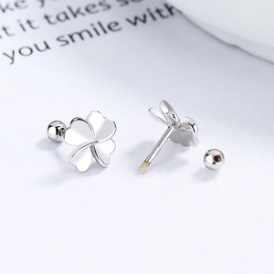 Orecchini a lobo a quadrifoglio in argento sterling S925 con chiusura a vite e finitura lucida