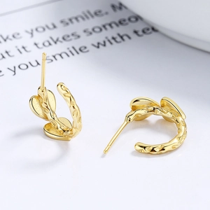925 silver heart-shaped gold C-hoop earrings with artisanal hammered texture finish