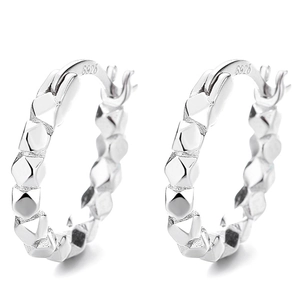Minimalistische Creolen aus S925 Sterlingsilber mit geometrischem Facettendesign für Damen