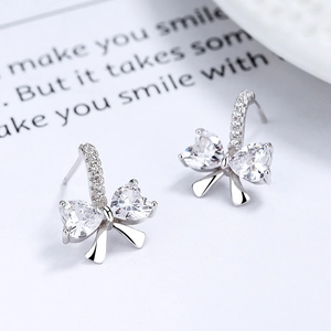 Boucles d'oreilles nœud en argent 925 avec zircons en forme de cœur et pavé brillant