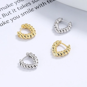 S925 sterling silver heart-shaped hoop earrings with twisted rope texture in gold and silver