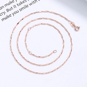 Collana minimalista in argento sterling 999 finitura oro rosa con maglie a spirale