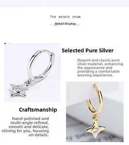 Détail de boucles d'oreilles étoile en argent et or avec zircone poli à la main