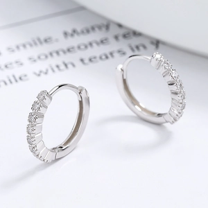 Boucles d'oreilles créoles en argent sterling 925 avec zircons scintillants