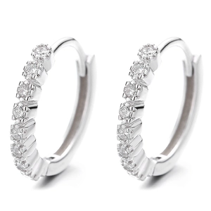 Élégantes créoles en argent sterling 925 avec une rangée de zircons cubiques scintillants