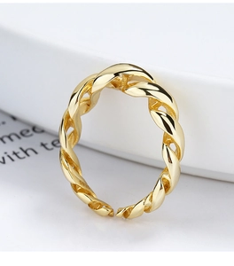 Macro detail of 925 sterling silver twisted ring with gold plating and S925 hallmark