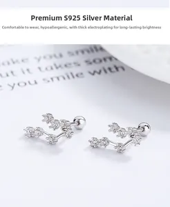 Nahaufnahme von S925 Sterlingsilber Zweig-Ohrringen mit funkelnden Zirkonia-Steinen