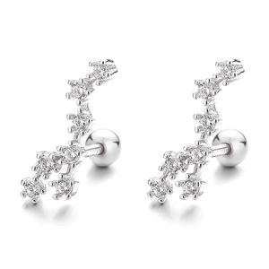 925 Sterling Silber Sternbild Ohrringe mit weißen Zirkonia Steinen auf weißem Hintergrund