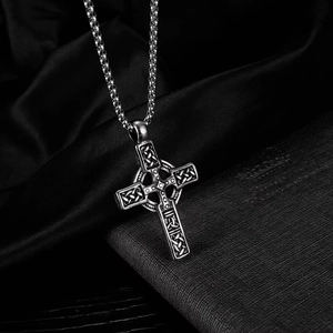 Collier pendentif croix celtique rétro en argent vieilli avec une chaîne de boîte en métal