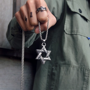 Collier avec pendentif étoile hexagramme rétro et motif de vigne gravé en argent vieilli
