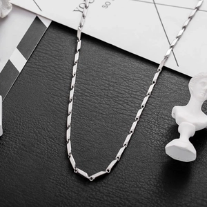 Minimalist rhombic titanium steel necklace with faceted silver rectangular links for men and women