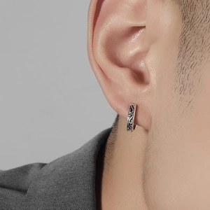 Vintage unisex silver hoop earring with engraved auspicious cloud patterns on model