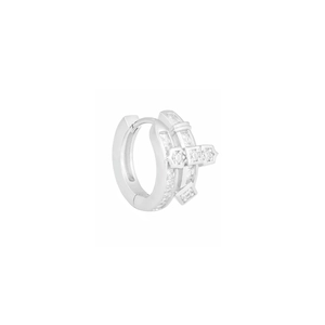 Boucles d'oreilles huggie argentées avec double rangée de zircons et croix géométrique