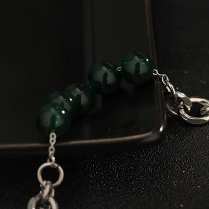 Collier hip-hop pour homme avec perles vert foncé et chaîne en acier titane élégante