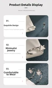 Détail macro de boucles d'oreilles géométriques argentées au fini galvanisé lisse