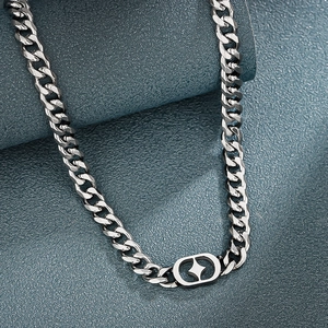 Collana da uomo in acciaio inossidabile con ciondolo a stella e finitura lucida