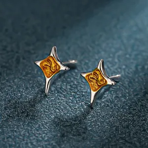 Boucles d'oreilles étoiles bicolores minimalistes en or et argent avec texture relief