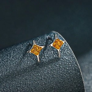 Boucles d'Oreilles Clous en Cuivre Bicolore Vintage Tige en Acier Titane Relief Doré Étoile à Quatre Branches Croix Bijoux