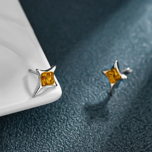 Boucles d'oreilles en croix dorée avec incrustation d'ambre pour hommes et femmes