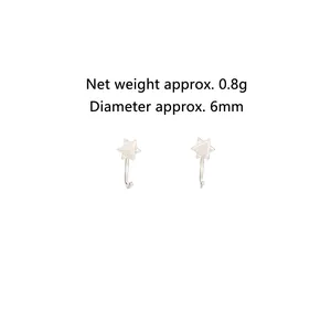 Boucles d'oreilles étoiles argentées minimalistes de 6mm avec un design en métal de 0,8g