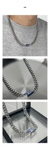 Vue détaillée du collier à maille gourmette argentée avec pendentif éclair bleu et gemme