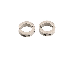 Boucles d'oreilles créoles en acier inoxydable argenté avec motif croix noire punk hip hop