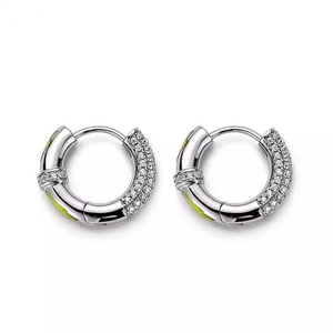Iced out Creolen in Silber mit gelbem Emaille-Akzent und funkelnden Zirkoniasteinen
