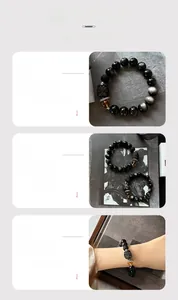 Détail du bracelet en perles d'obsidienne avec séparateurs en argent et pendentif