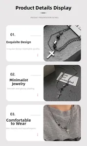 Vue détaillée du collier croix double épaisseur avec perles noires et chaînes hypoallergéniques