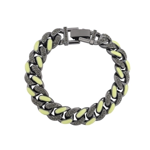 Hip-Hop-Panzerarmband aus schwarzem Metall mit neongrünen Gliedern und grauen Kristallen