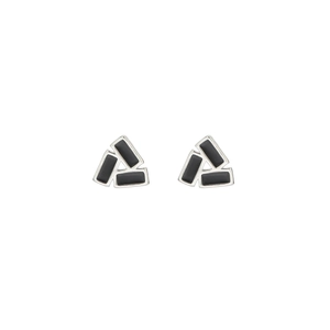 Orecchini a perno geometrici a triangolo in finitura argento con smalto nero