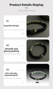 Dettaglio del bracciale con perle Dzi e pietre verdi con placcatura ipoallergenica