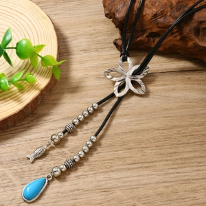 Sautoir vintage avec fermoir fleur, pendentif poisson et goutte d'eau turquoise