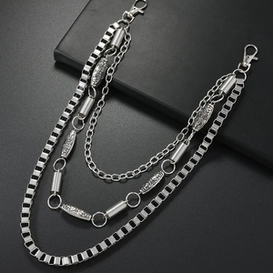 Mehrlagige Metall-Hüftkette im Punk-Hip-Hop-Stil mit Vintage-Silber-Finish auf schwarzem Grund