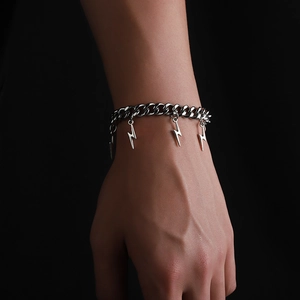 Bracelet gourmette argenté avec pendentifs éclair style punk pour homme et femme