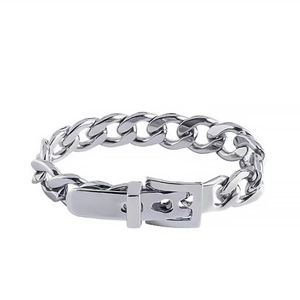 Bracelet gourmette argenté poli avec un fermoir design unique en boucle de ceinture