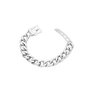 Bracelet chaîne cubaine argentée avec boucle de ceinture et détail de cœur