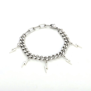 Bracelet cubain en acier titane argenté orné de pendentifs en forme d'éclair