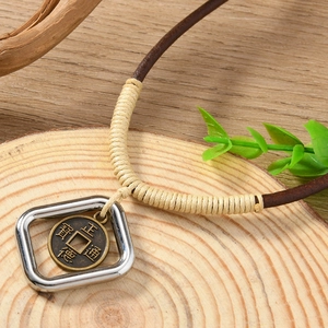 Collana vintage in corda intrecciata con cornice argento e ciondolo moneta Zhengde Tongbao